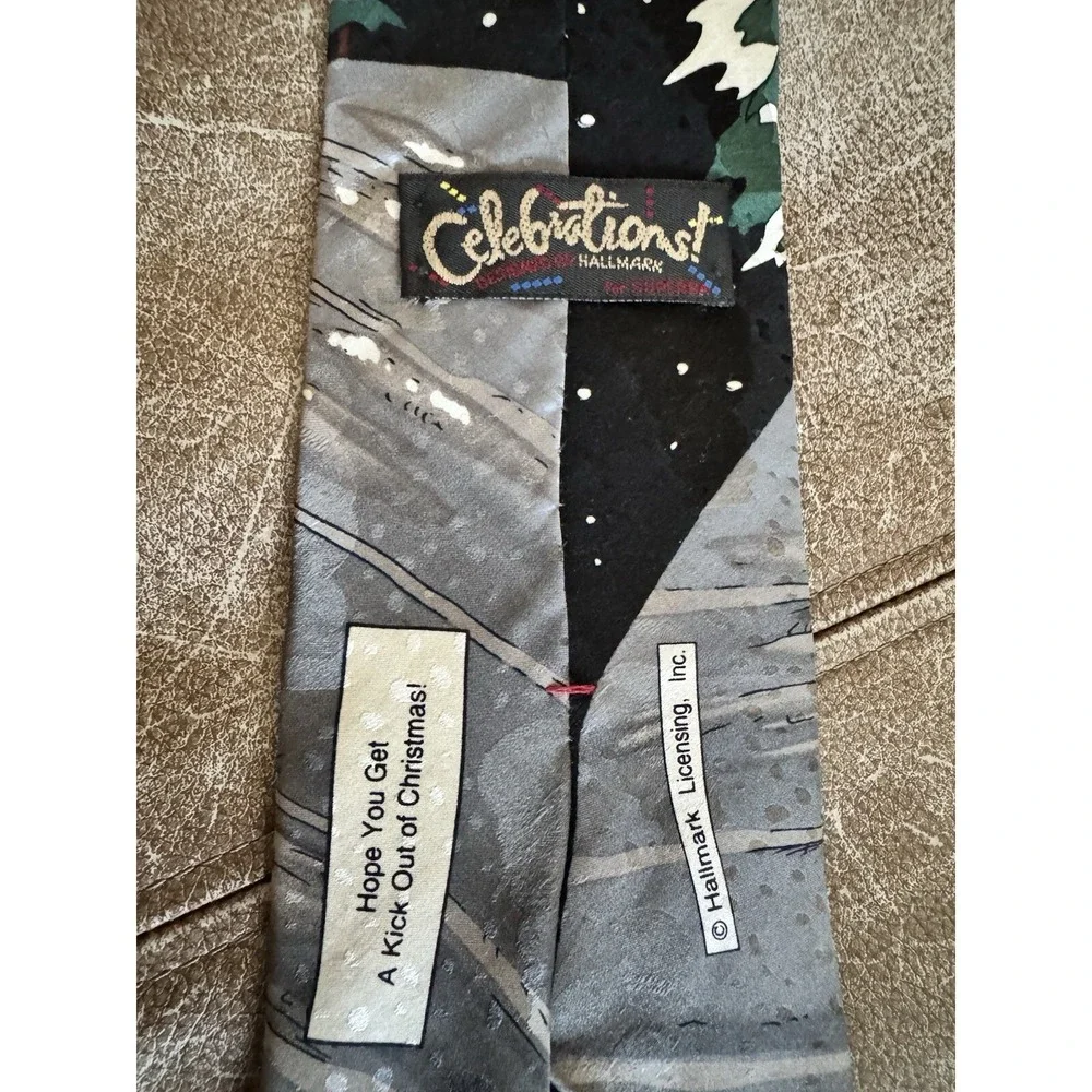 VTG Hallmark Mens Christmas Neck Tie Silk Yule‎ Tie Greetings Santa Reindeer